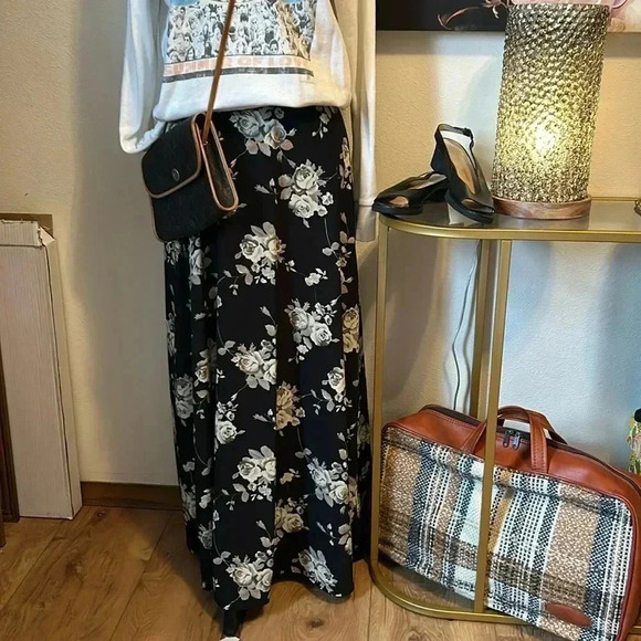 Floral maxi skirt - Picture 1 of 5